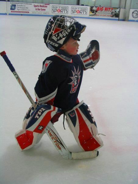 this is, honest to goodness, the cutest thing i've ever seen. my children will play hockey, no doubt. Hockey Rules, Sports Ideas, Hockey Kids, Rangers Hockey, Hockey Memes, Hockey Baby, Hockey Girl, Yes I Will, Hockey Humor