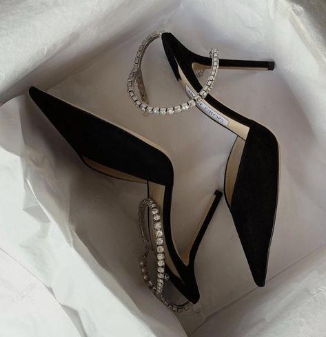 akanksha on Twitter: "i need these jimmy choo heels, get me them… " Sepatu Pump, Party Pumps, Slipper Boots, High Heel Boots, Cute Shoes, High Heel Shoes, Jimmy Choo, Summer Women, Heeled Boots