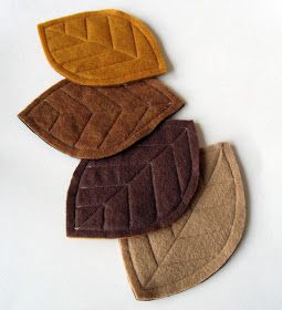 Leaf Coasters, Burgundy And Brown, Felt Leaf, Felt Leaves, Design Moda, Fabric Coasters, Christmas Coasters, Wool Projects, 자수 디자인