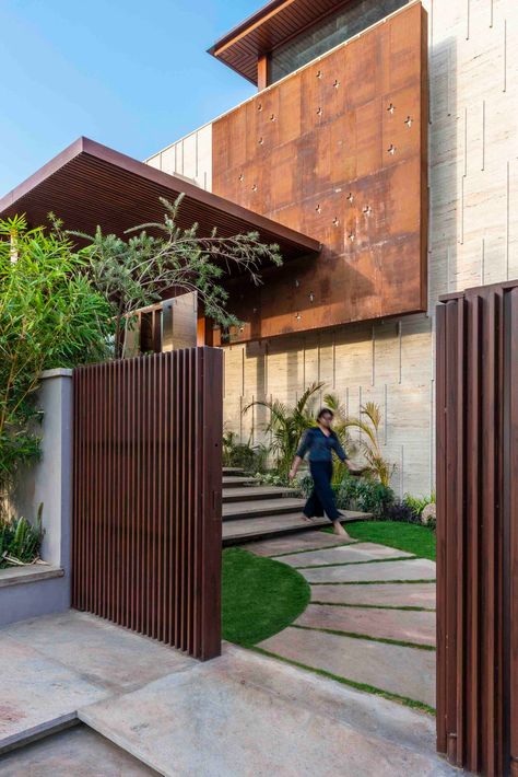 Sliding Gate Design, Home Elevation, Canopy Ideas, House Gate, Gate Designs, House Outer Design, Front Gate Design, Outer Design, Bungalow Exterior