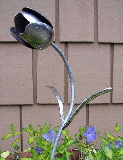 Metal Sculpture Artists, Cutlery Art, Silverware Crafts, Welding Crafts, Silverware Art, Spoon Art, Welding Art Projects, Metal Welding, Steel Sculpture