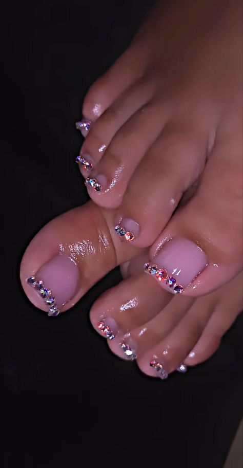 Short Acrylic Nails With Diamonds, White Toes With Gems, Pedicure With Gems Rhinestones, Rhinestones On Toes, Black Toe Nails With Rhinestones, Prom Toes, French Pedicure With Rhinestones, Rhinestone Pedicure, Birthday Pedicure