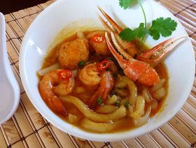 The Spices Of Life . . .: Bánh Canh Cua Tôm (Crab and Shrimp Udon Soup) Tapioca Noodles Recipes, Vietnamese Noodle Recipes, Shrimp Udon, Udon Soup Recipe, Banh Canh, Crab And Shrimp Recipe, Spaghetti Soup, Easy Vietnamese Recipes, Vietnamese Foods