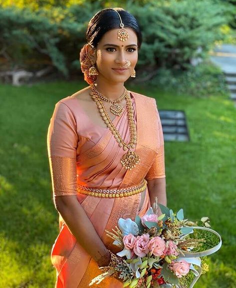 Unique And Stunning Jewellery Ideas For Tamil Brides Bridal Jewellery Collections, South Indian Wedding Saree, Engagement Saree, South Indian Bridal Jewellery, Engagement Photos Outfits, Bridal Sarees South Indian, Indian Bridal Sarees, Tamil Brides, Tamil Wedding