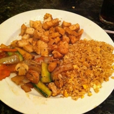 Hibachi Chicken Hibachi Recipes, Hibachi Chicken, Arroz Frito, Chicken Fried Rice, Fried Rice Recipe, Sushi Rolls, Rice Recipe, Tortellini, Rice Recipes