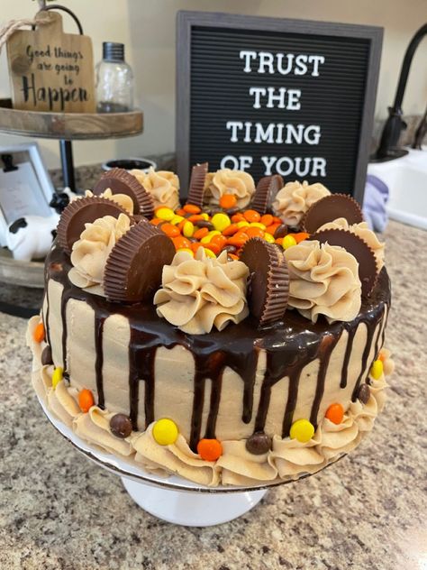 Reese’s Cake #cake #cakedecoratingideas #reesespeanutbuttercups #peanutbuttercake Reese Cup Birthday Cake, Reese’s Cake Ideas, Reeses Birthday Gift Ideas, Reese Cake Birthday, Reeses Cake Ideas, Reese’s Cake Decoration, Reese Birthday Cake, Reece’s Cake, Reese’s Birthday Cake