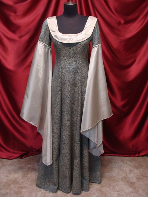 Grey Medieval Dress, Medieval Dinner, Gaun Abad Pertengahan, Tudor Dress, Sca Garb, Beautiful Ball Gowns, Grey Gown, Medieval Gown, Fantasy Dresses