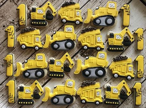 Digger Cookies, Construction 1st Birthday, Bulldozer Cookies, Construction Cookies, Transportation Birthday Party, Biscuit Decoration, Personalised Biscuits, Construction Theme Birthday Party, Transportation Birthday