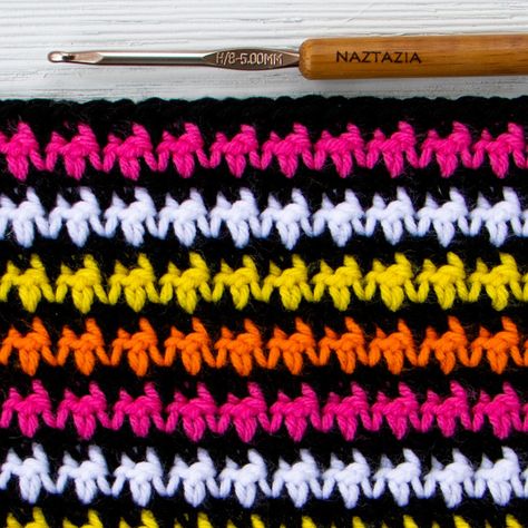 Black And White Fabric, Loose Ends, Double Crochet Stitch, Single Crochet Stitch, Crochet Stitches Tutorial, Basic Crochet Stitches, Crochet Basics, Worsted Weight Yarn, Crochet For Beginners