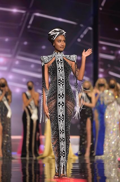 South Africa's Zozibini Tunzi takes her final walk as Miss Universe African Beaded Dress, Zozibini Tunzi Dress, Zozibini Tunzi Miss Universe Gown, South Africa Traditional Wear, South Africa Wedding Dress, African Couture Fashion, Traditional Wedding Attire South Africa, Traditional Dresses South Africa, South Africa Outfits