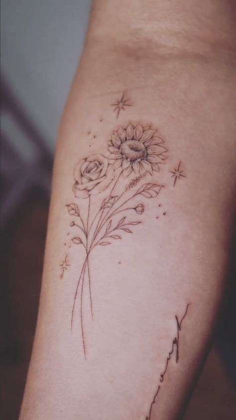 Birth Flower And Constellation Tattoo, Flower And Stars Tattoo Designs, Flowers And Stars Tattoos, Flower And Star Tattoo, 2 Flower Tattoo, Makeup Tattoo Ideas, Sagittarius Constellation Tattoo, Birthday Flower Bouquet, Flower Tats