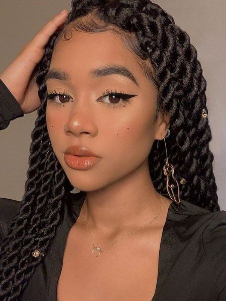 20 Incredibly Flattering Haircuts for Round Faces - The Trend Spotter Side Curly Hairstyles, Hairstyle Youtube, Quiff Hairstyles, Japanese Hairstyle, Round Face Haircuts, Long Bob Hairstyles, Mid Length Hair, Box Braids Hairstyles, Braids For Black Hair