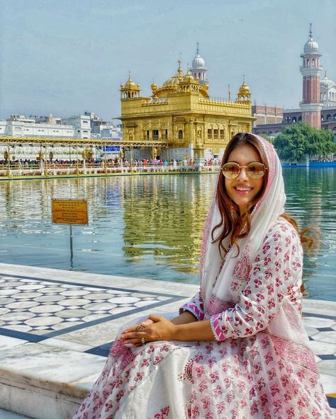 Indian Bride Poses, Beach Poses By Yourself Photo Ideas, Cotton Pants Women, Temple Photography, Latest Bridal Dresses, Photography Inspiration Portrait, Golden Temple, Traditional Indian Outfits, Travel Wishlist