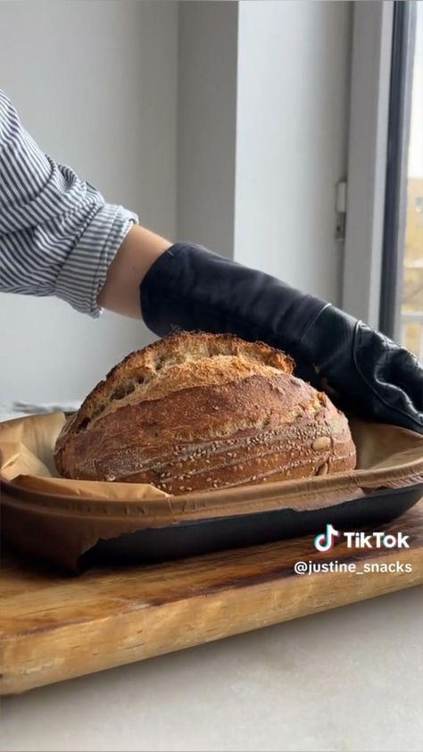 You’ve all been asking… So here is how I make my sourdough bread! Although I may have slightly overproofed this loaf (stick with 3 days for fermentation!), my sourdough always comes out wonderful. #BreadStorageandFreshnessTips Fresh Pumpkin Pie, Sourdough Recipe, Homemade Sourdough Bread, Homemade Bread Easy, Baking Tutorial, Sourdough Baking, Sourdough Bread Recipe, Sourdough Recipes, Bread And Pastries