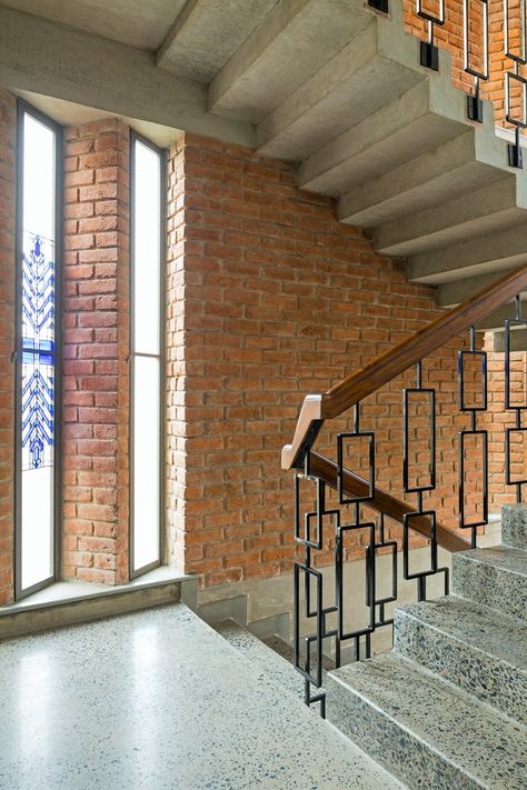 Brick House Plans, Stair Design Architecture, Calm Space, Staircase Design Modern, Stair Railing Design, Stairway Design, Architecture Model House, Home Stairs Design, Brick Architecture