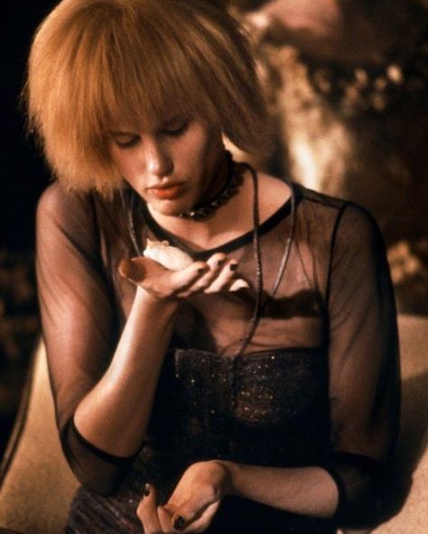 Persio - Art Book . on Instagram: “Daryl Hannah. Pris in Blade Runner (1982). #bladerunner #darylhannah #pris” Pris Blade Runner, Blade Runner Costume, Bladerunner 1982, Blade Runner Pris, Blade Runner 1982, Daryl Hannah, Fritz Lang, Blade Runner 2049, Sci Fi Films