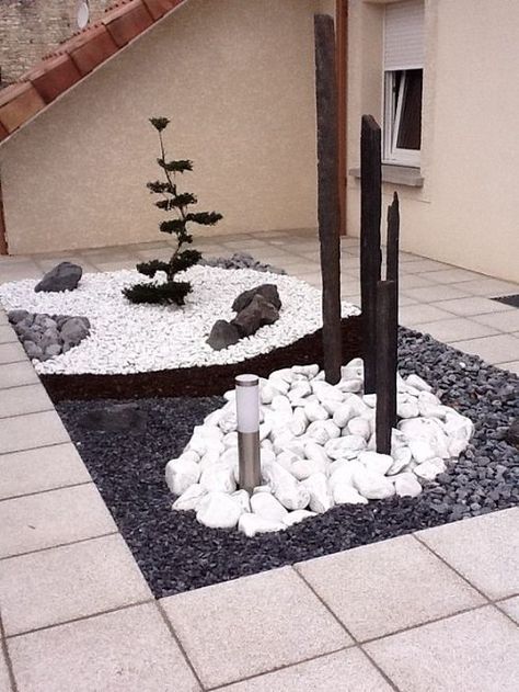 25 Beautiful Gardens with White Rocks Ideas Check more at https://zugnews.com/25-beautiful-gardens-with-white-rocks-ideas/ White Rock Garden, Black River Rock, Diy Ponds Backyard, Rock Garden Ideas, White Rocks, Zen Rock Garden, Stone Types, Black Rocks, River Rock Landscaping