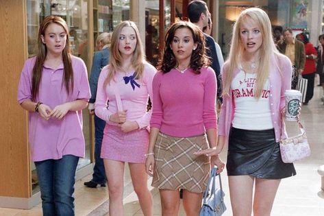 Best Mean Girls Quotes, Mean Girl Quotes, Mean Girls Movie, 2000s Girl, Girl Film, Goddess Costume, Girl Movies, Tina Fey, Amanda Seyfried