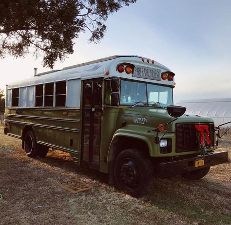 Green Skoolie, School Bus Travel Aesthetic, Painted School Bus Exterior, Skoolie Exterior, Painted School Bus, Old School Bus Aesthetic, Bus Exterior, Vintage School Bus, Bus Photography