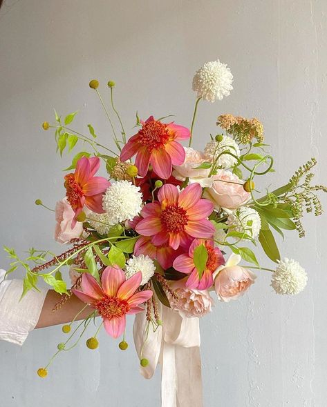 Bermuda Flowers, Flowers Pink Aesthetic, Feeling Deeply, Thoughtful Messages, Land Design, White Dahlia, Floral Aesthetic, Boquette Flowers, Church Flowers