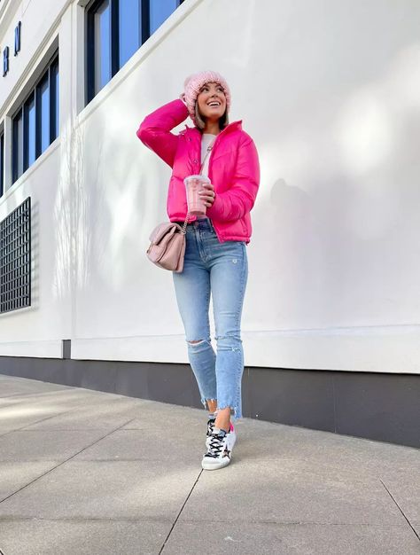 Pink Jacket Winter, Pink Coat Outfit Winter, Quilted Coat Outfit, Pink Puffer Jacket Outfit, Pink Heart Sweater, Pink Jacket Outfit, Winter Jacket Outfits, Cute Professional Outfits, Pink Puffer Coat