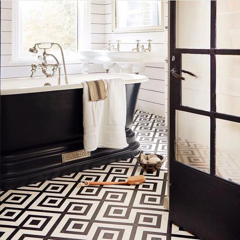 Look at this gorgeous @chadderandco bathtub. Always love a good black and white design.  #bathtub #bathroomdesign #bathroomdecor #bathroomgoals #dreambathroom #bathroomideas #bathroomgoals #bathroominspiration Vinyl Bathroom Flooring, Diy Sideboard, Monochrome Bathroom, Vinyl Flooring Bathroom, Bathroom Vinyl, Best Bathroom Designs, Organizing Hacks, Budget Bathroom, Custom Tiles