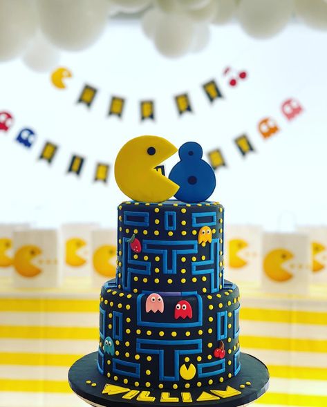 10th Birthday Cakes For Boys, Pac Man Cake, Arcade Birthday Parties, Pac Man Party, Arcade Party, Planes Birthday Party, Cupcakes For Men, 10 Birthday Cake, Ideas Cumpleaños