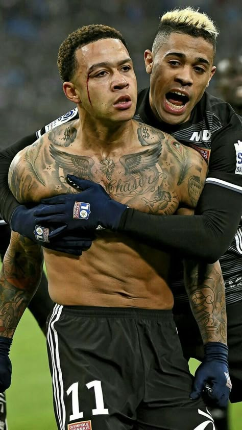 Memphis Depay Wallpapers, Memphis Depay Tattoo, Memphis Wallpaper, Depay Memphis, Cold Pictures, Football Neymar, Football Players Photos, Men With Tattoos, Memphis Depay