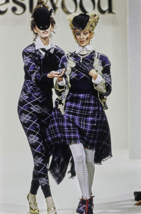 Andreas Kronthaler for Vivienne Westwood Fall 1994 Ready-to-Wear Fashion Show Vivienne Westwood Punk, Vivienne Westwood Fashion, Garage Punk, Crust Punk, 90s Runway Fashion, Vintage Runway, Dior Haute Couture, Psychobilly, Pop Punk