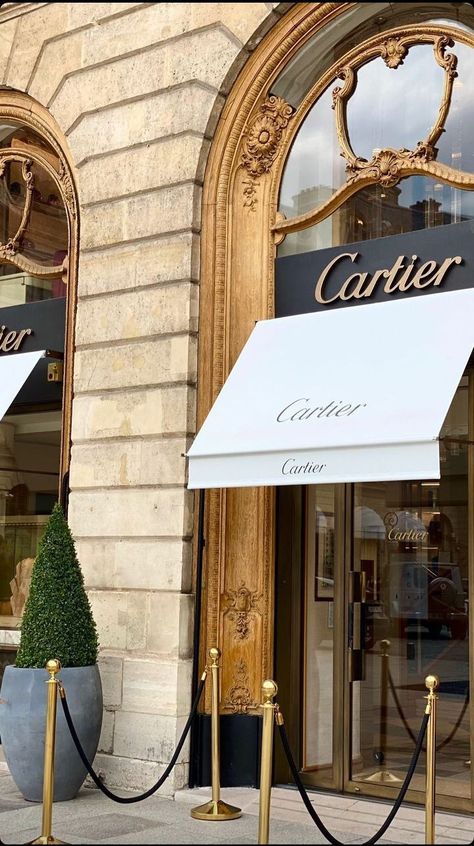 Shopping In Paris Aesthetic, Cartier Aesthetic, Luxurious Gym, Retail Facade, Paris Luxury, Parisian Lifestyle, Paris Aesthetic, Living In Paris, Luxury Aesthetic