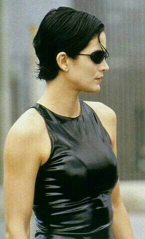 Trinity Matrix 1999, The Matrix Movie, Carrie Anne Moss, Matrix Hair, Oh My Goddess, Scene Hair, Vintage Style Outfits, Hair Goals, Matrix