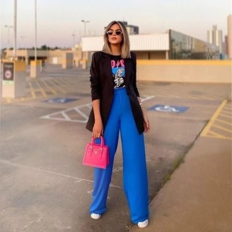 Royal Blue Pants Outfit, Blue Trousers Outfit, Black Capsule Wardrobe, 2010 Fashion Trends, Blue Pants Outfit, Royal Blue Pants, Bright Blue Dresses, Outfits Con Jeans, Fall Attire