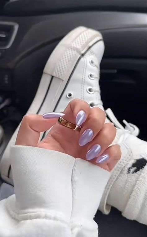 Pastel Nails With Chrome, Lavender Nails Crome, Chrome Nails Pastel, Pastel Purple Chrome Nails, Lavender Chrome Nails Short, Lavender Pearl Nails, Chrome Pastel Nails, Purple Chrome Nails Short, Pastel Nails Purple