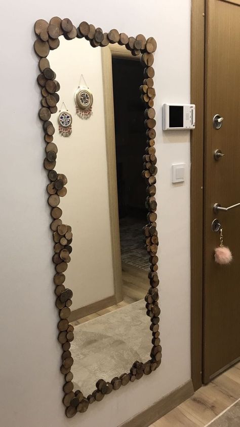 Wall mirror ideas Rectangular Mirror Decor Diy, Ayna Susleme, Wall Mirror Ideas, Heart Diy Crafts, Curtain Designs For Bedroom, Mirror Makeover, Mirror Crafts, Wood Slice Art, Designing Ideas