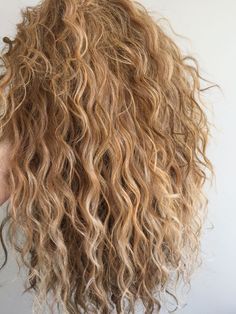 Wild Wavy Hairstyles, Wild Wavy Hair, Cuts For Long Wavy Hair, Beachy Curly Hair, Wild Blonde Hair, Wavey Hair Styles Long, Curly Summer Hair, Long Wild Hair, Dirty Blonde Curly Hair