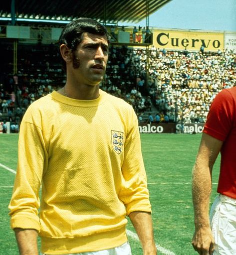 Bonetti pictured lining up in the 1970 World Cup quarter-final in Mexico in place of Banks Peter Bonetti, Gordon Banks, 1970 World Cup, Chelsea Team, Bobby Charlton, Chelsea Fans, Fa Cup Final, World Cup Winners, Lining Up