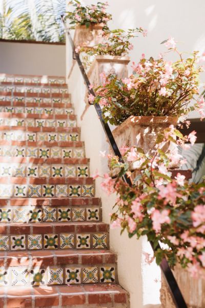 Santa Barbara California I️ Love You 🌺 Santa Barbara Style Interiors, Santa Barbara House, Santa Barbara Style, Exterior Stairs, Santa Barbara California, Hacienda Style, Spanish Style Homes, Spanish Revival, Santa Barbara Wedding