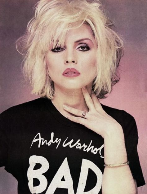 Debbie Harry: Badass Punk Women in the 70s and 80s Cheese Photography, Look Disco, Deborah Harry Blondie, 80s Punk, Deborah Harry, Punk Women, Blondie Debbie Harry, Women Of Rock, Fashion 80s