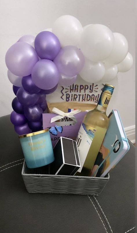 Gift Basket With Balloons, Balloon Gift Basket, Gift Balloon, Balloon Top, Balloon Basket, Basket Gift, Balloon Gift, Balloon Bouquet, Gift Basket