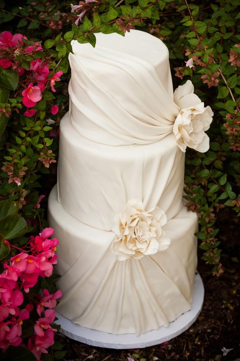 Wedding Cake Drape, Draped Wedding Cake, Drape Wedding Cake, Wedding Cales, Wedding Cakes And Cupcakes, Bow Wedding Cakes, Draping Wedding, Wedding Cake Display, Elegant Birthday Cakes