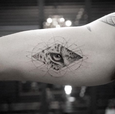 Cat Eye Tattoos, Cheetah Tattoo, Big Cat Tattoo, Jaguar Tattoo, Eyes Tattoo, Lioness Tattoo, Leopard Tattoos, Geniale Tattoos, Arm Band Tattoo