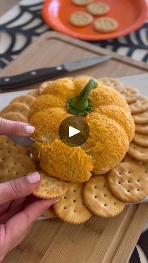 Halloween Chips And Dip Ideas, Pumpkin Cheese Ball, Halloween Taco Dip, Layer Taco Dip, 7 Layer Taco Dip, Layered Taco Dip, Halloween Party Appetizers, Halloween Food Appetizers, Holiday Appetizers Easy