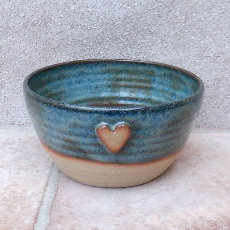 Pottery Soup Bowls, Valentine Pottery Ideas, Hand Pottery Ideas, Pottery Bowl Ideas, Valentines Pottery, Pottery Bowls Handmade, Wheel Thrown Pottery Ideas, Pottery Wheel Ideas, Pottery Ideas For Beginners