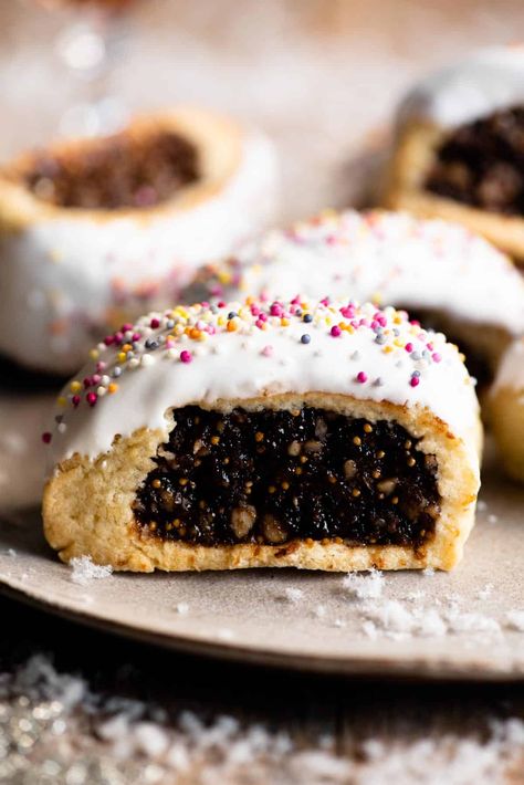 A close up of a cuccidati cookie topped with white icing and sprinkles on a plate. Fig Cookie Run, Cookie Run Human, Cute Cookie Recipes, Xmas Nibbles, Italian Fig Cookies, Fig Cookies, Italian Cookie, Italian Cakes, Orange Cookies