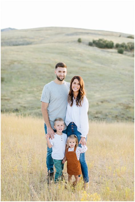 Utah Family Photographer Family Photos With 4 People, Family Pictures 4 People, Family Photo 4 People, Family Photos 4 People, Family Photoshoot 4 People, Family Of 4 Photos, Family Posing Guide, Summer Family Portraits, Spring Family Pictures