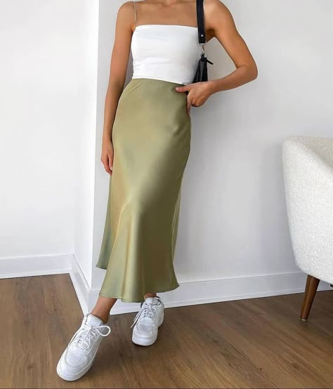 Silk Skirt Outfit, Satin Skirt Outfit, European Summer Outfits, Europe Outfits, Paris Outfits, Outfits 2023, Modest Clothing, Street Style Chic, Satin Skirt