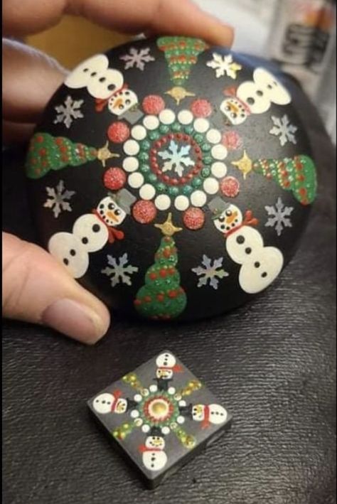 Snowman Dot Art, Snowflake Dot Mandala, Snowman Dot Painting, Mandala Snowflake Design, Dot Painted Ornaments, Dot Art Christmas Ornaments, Dot Painting Christmas, Christmas Dot Painting, Painting Snowman