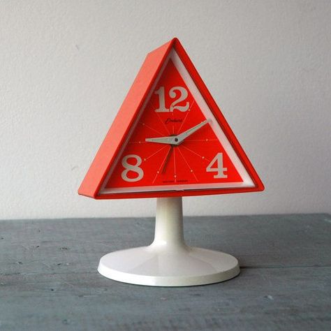 endura triangle clock (1960s) Triangle Shape Objects, Triangle Objects, Retro Electronics, Logo Moodboard, Pyramid Shape, Cool Clocks, Clock Vintage, Time Will Tell, Day Glow