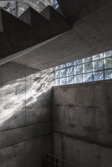 Carpenter Center | Cambridge, Massachusetts | benjamin kou | Flickr Concrete Design Interior, Interior Design Industrial, Glass Block Windows, Modernist Home, Cambridge Massachusetts, Glass Brick, Glass Doors Interior, Interior Modern, Design Industrial