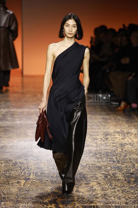 Bottega Veneta Fashion show, Runway, Ready To Wear Fall Winter 2024, Milan Fashion Week, Runway Look Bottega Veneta Outfit, Leather Couture, Milan Fashion Week Runway, Witch Fashion, Fall Winter 2024, Special Occasion Outfits, Winter 2024, Large Fashion, Milan Fashion Week